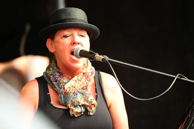 Antje Abisch singt